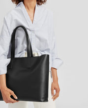Load image into Gallery viewer, Day Market Tote
